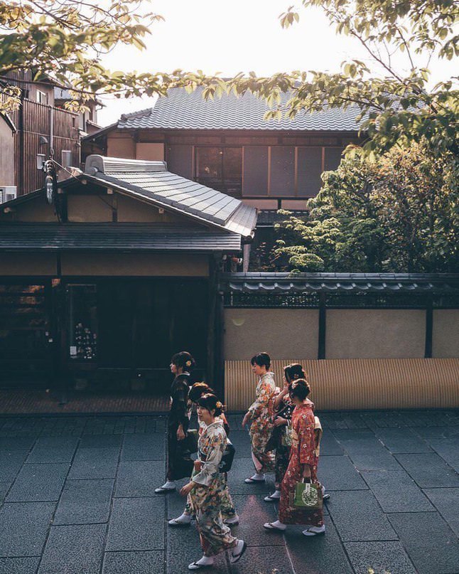 Фото - Женщины в национальных костюмах, Япония