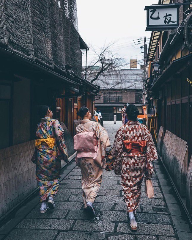 Фото - Женщины в кимоно, Япония